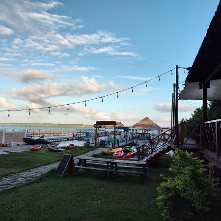 Papitos Bacalar Hotel And Marina Exterior foto