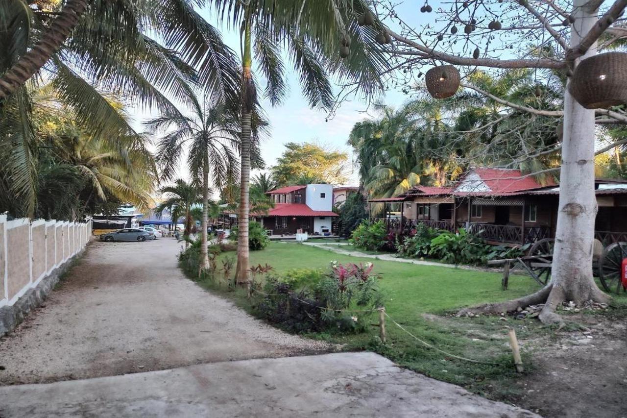 Papitos Bacalar Hotel And Marina Exterior foto